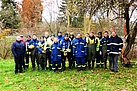 Gruppenbild der THW-Einsatzkräfte mit Vertretern der Stadt Oelde, der Feuerwehr Oelde und des Marienhospitals Oelde