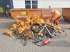 Autoreifen, Fahrradteile, Feuerlöscher und jede Menge weiterer Abfall wurde am Stadtbauhof abgeliefert
